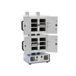 МО-212 за каждой дверцей 3 отсека двухсекционного шкафа для зерна. Каждый отсек вмещает 1 подставку для бюкс.